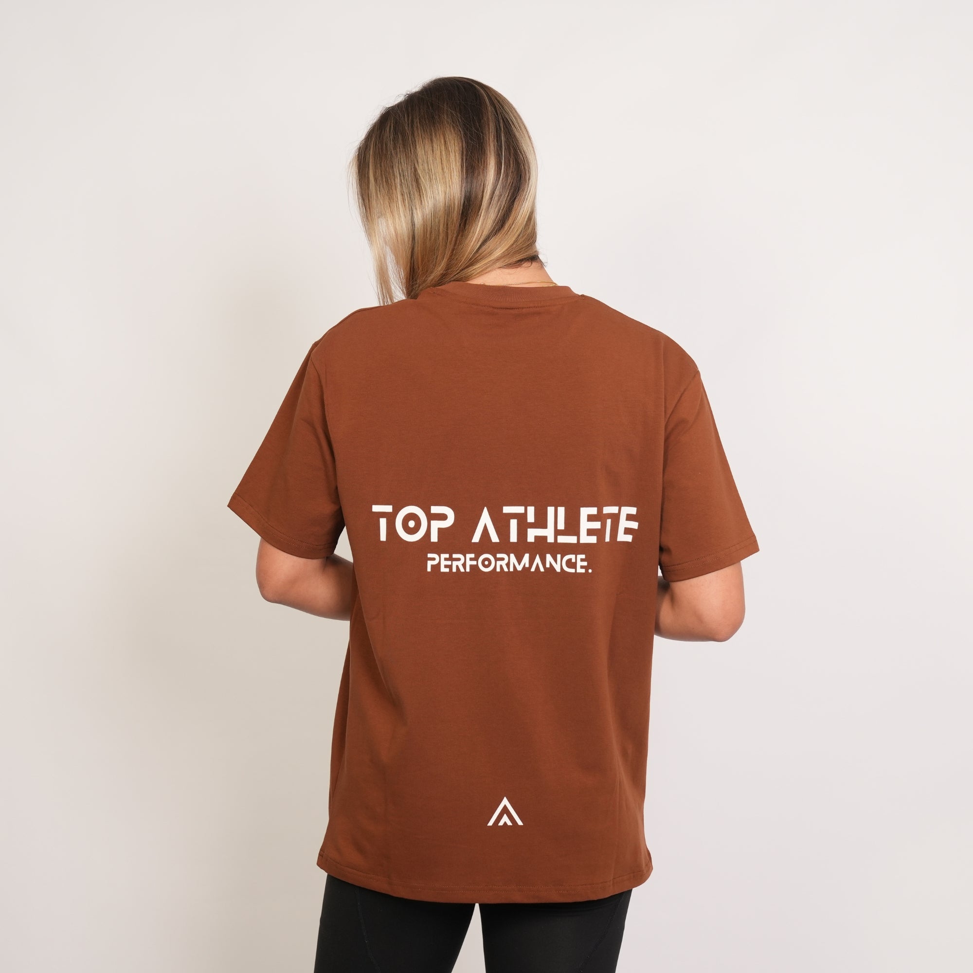 woman wearing a Top athlete brown/bronze performance tee