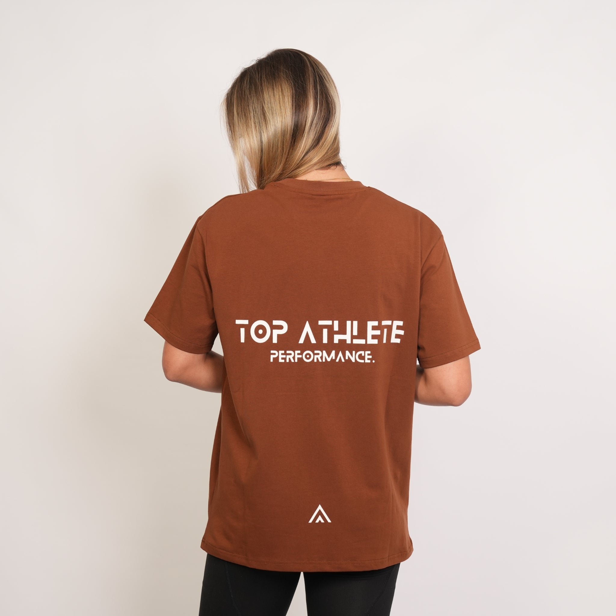 woman wearing a Top athlete brown/bronze performance tee